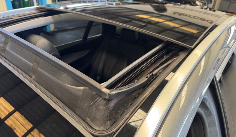 
								Mercedes-Benz E 220d 4MATIC All-Terrain Station full									