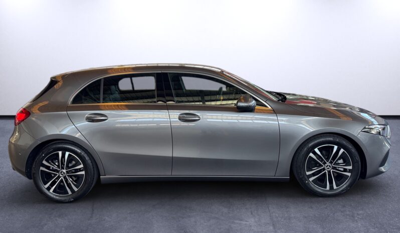 
								Mercedes-Benz A 180d Progressive full									