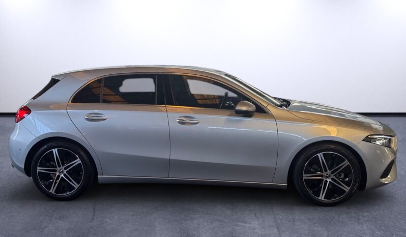 
								Mercedes-Benz A 200 Progressive full									