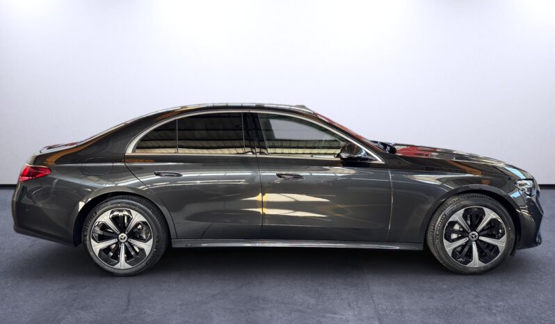 
								Mercedes-Benz E 300 de full									