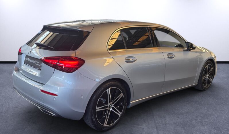 
								Mercedes-Benz A 200 Progressive full									