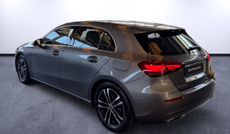 
								Mercedes-Benz A 180d Progressive full									