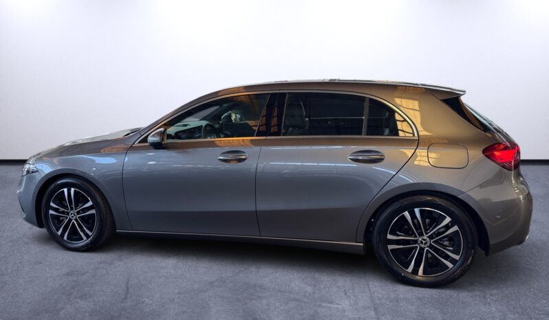 
								Mercedes-Benz A 180d Progressive full									