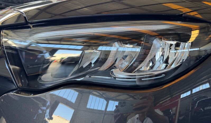 
								Mercedes-Benz E 300 de full									