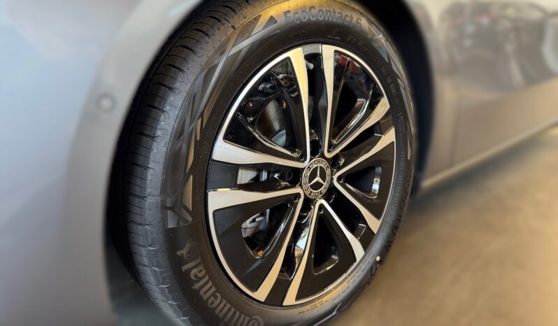 
								Mercedes-Benz A 180d Progressive full									