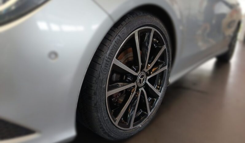 
								Mercedes-Benz CLA Shotting Brake 200d Urban full									