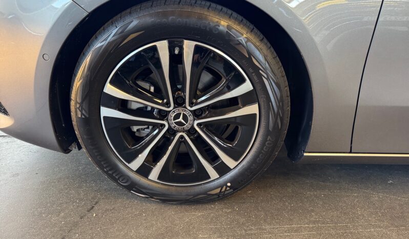 
								Mercedes-Benz A 180d Progressive full									