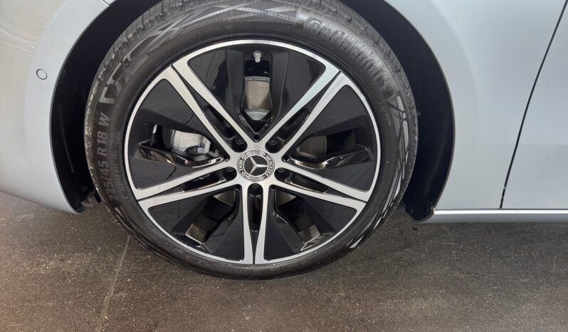 
								Mercedes-Benz A 200 Progressive full									