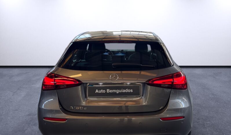 
								Mercedes-Benz A 180d Progressive full									