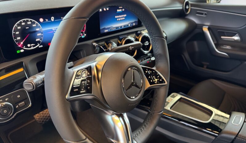 
								Mercedes-Benz A 180d Progressive full									