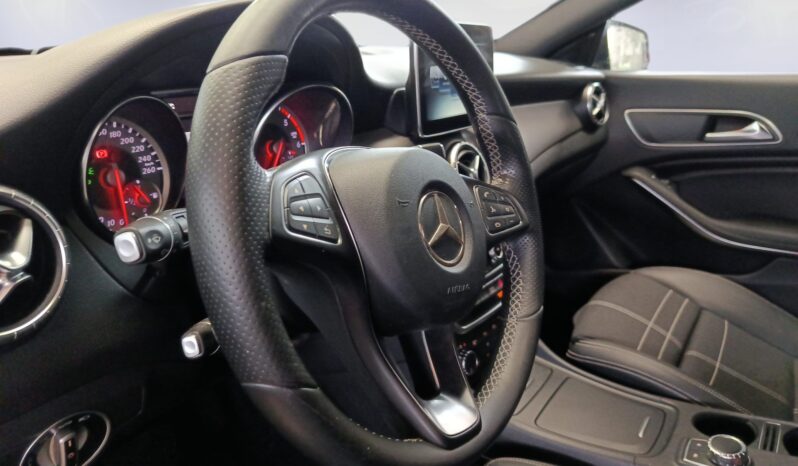 
								Mercedes-Benz CLA Shotting Brake 200d Urban full									