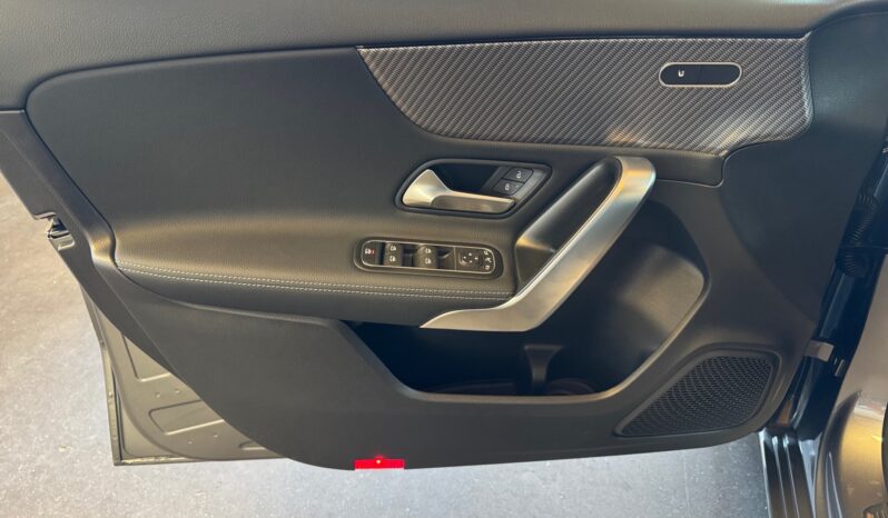 
								Mercedes-Benz A 180d Progressive full									