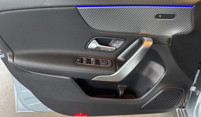 
								Mercedes-Benz A 200 Progressive full									