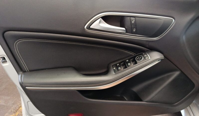 
								Mercedes-Benz CLA Shotting Brake 200d Urban full									