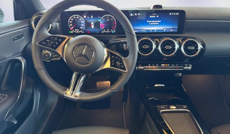 
								Mercedes-Benz A 180d Progressive full									