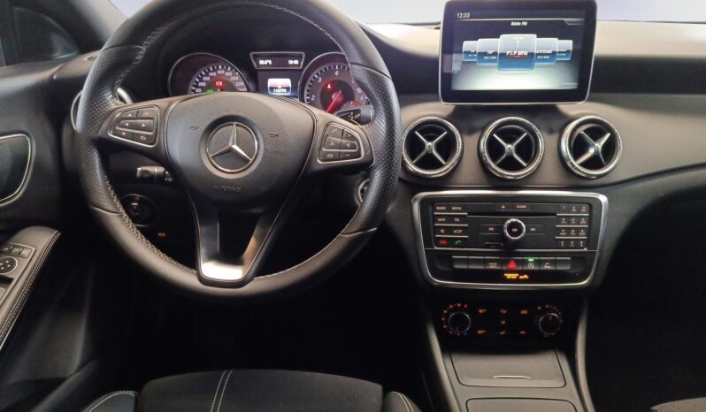 
								Mercedes-Benz CLA Shotting Brake 200d Urban full									