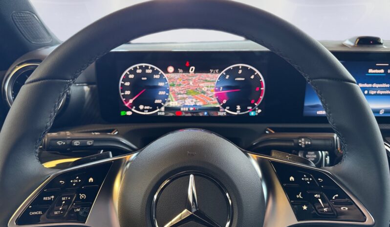 
								Mercedes-Benz A 180d Progressive full									