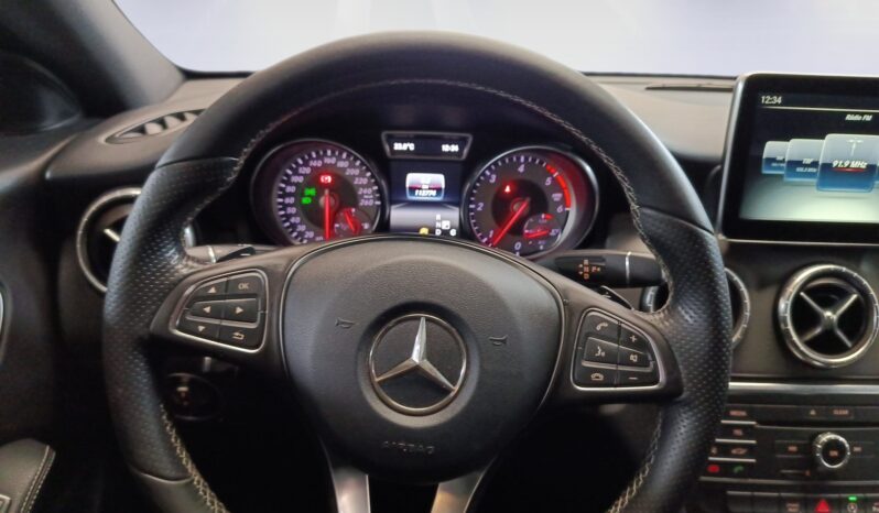 
								Mercedes-Benz CLA Shotting Brake 200d Urban full									