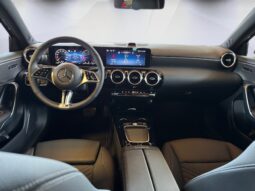 
										Mercedes-Benz A 180d Progressive full									