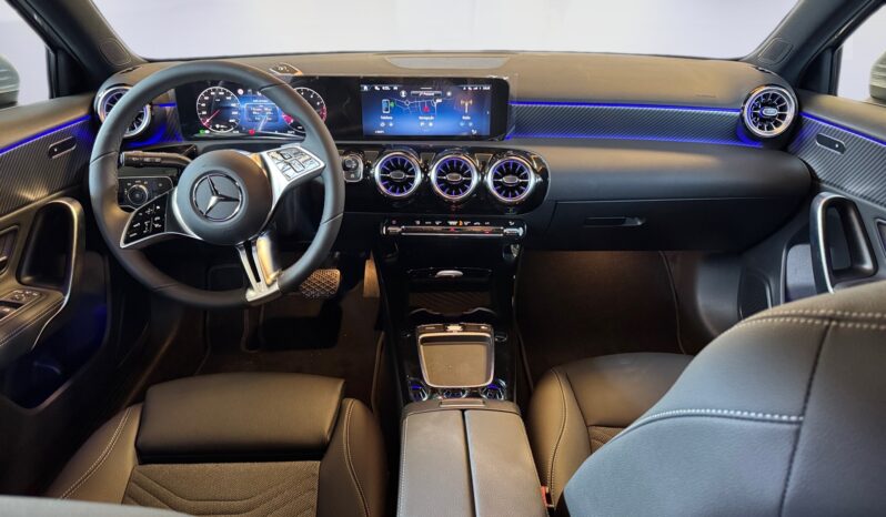 
								Mercedes-Benz A 200 Progressive full									