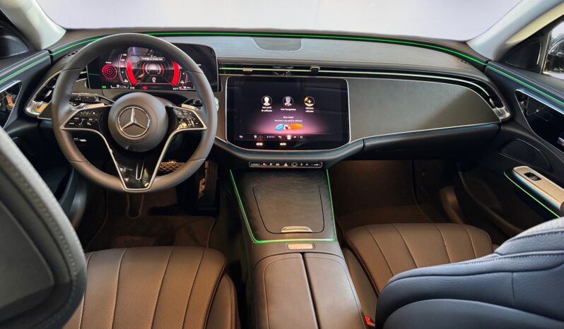 
								Mercedes-Benz E 300 de full									