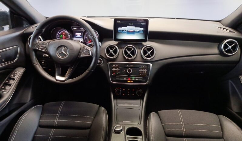 
								Mercedes-Benz CLA Shotting Brake 200d Urban full									