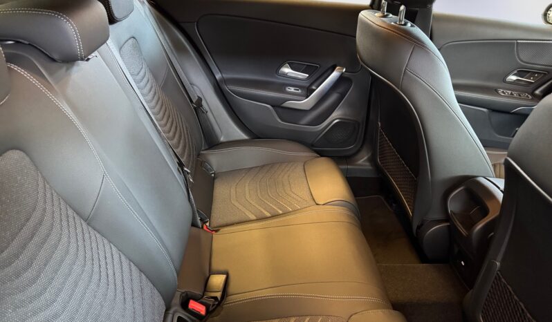 
								Mercedes-Benz A 180d Progressive full									
