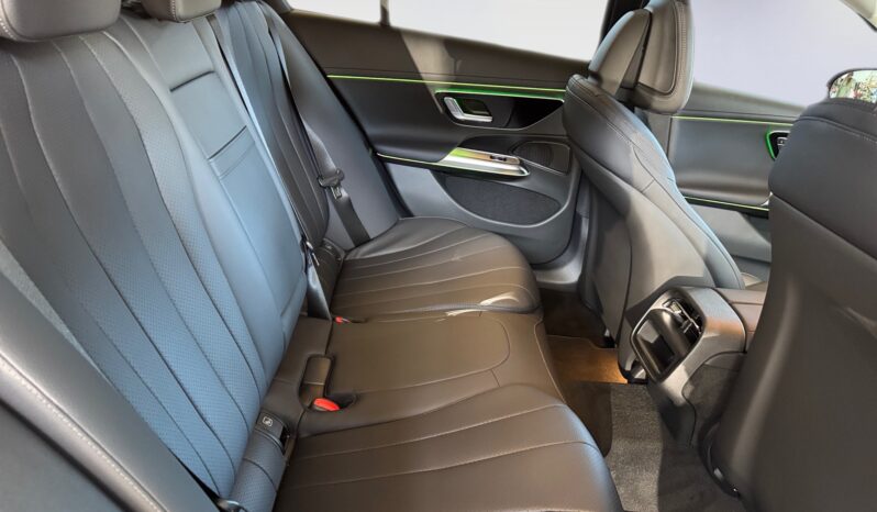 
								Mercedes-Benz E 300 de full									