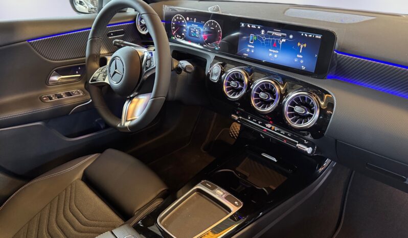 
								Mercedes-Benz A 200 Progressive full									
