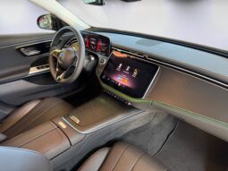 
										Mercedes-Benz E 300 de full									