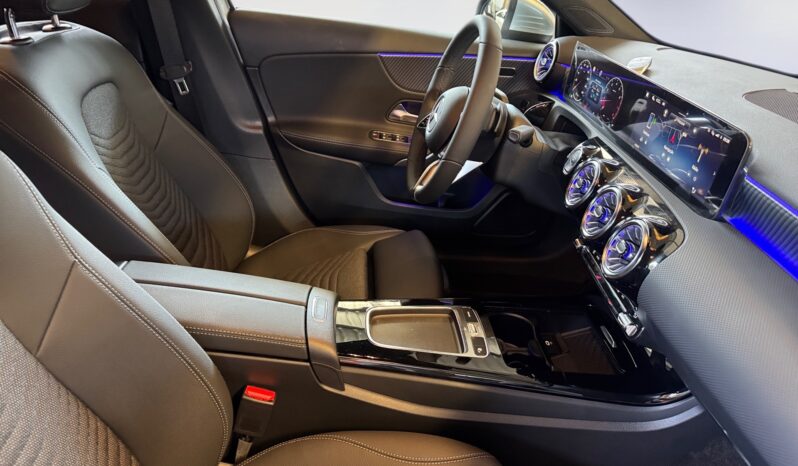 
								Mercedes-Benz A 200 Progressive full									
