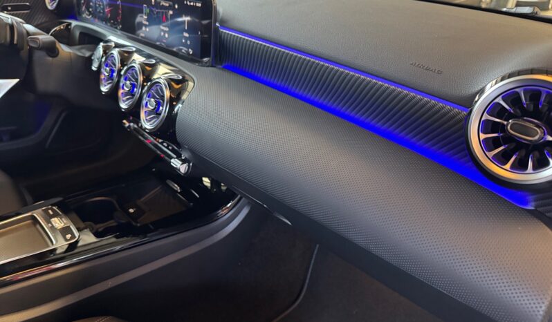 
								Mercedes-Benz A 200 Progressive full									