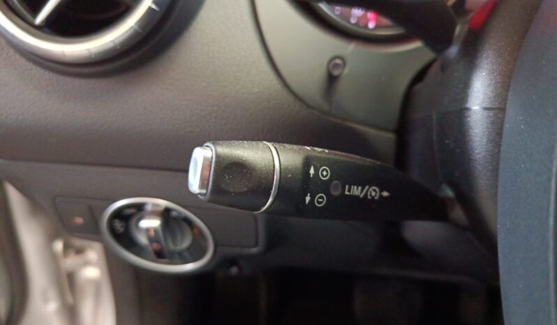 
								Mercedes-Benz CLA Shotting Brake 200d Urban full									