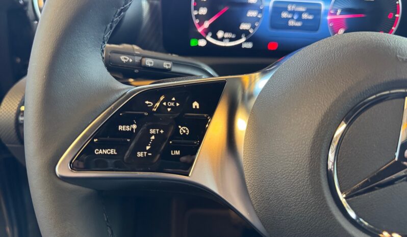 
								Mercedes-Benz A 180d Progressive full									