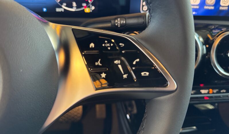
								Mercedes-Benz A 180d Progressive full									
