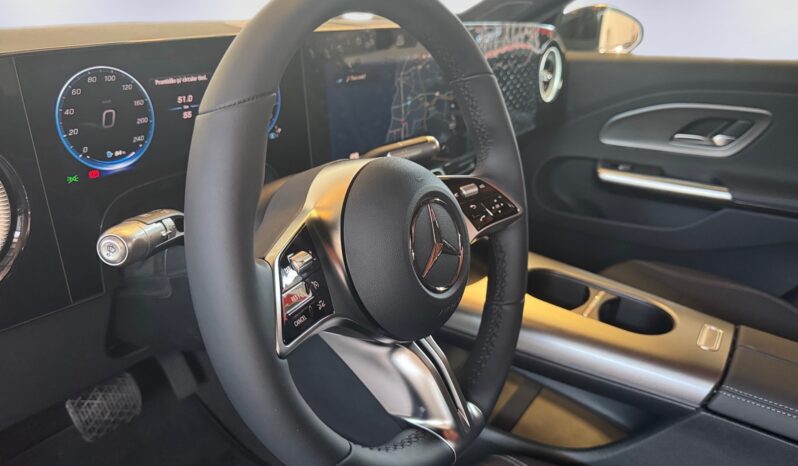 
								Mercedes-Benz CLA SB 200 full									