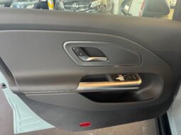 
										Mercedes-Benz CLA SB 200 full									