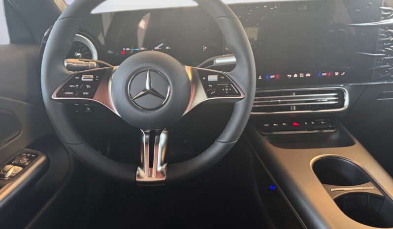 
								Mercedes-Benz CLA SB 200 full									