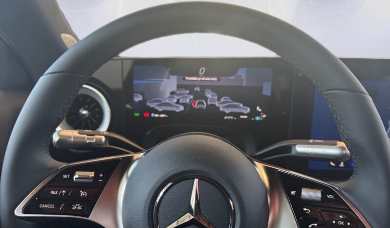 
								Mercedes-Benz CLA SB 200 full									