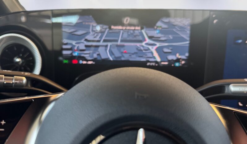
								Mercedes-Benz CLA SB 200 full									