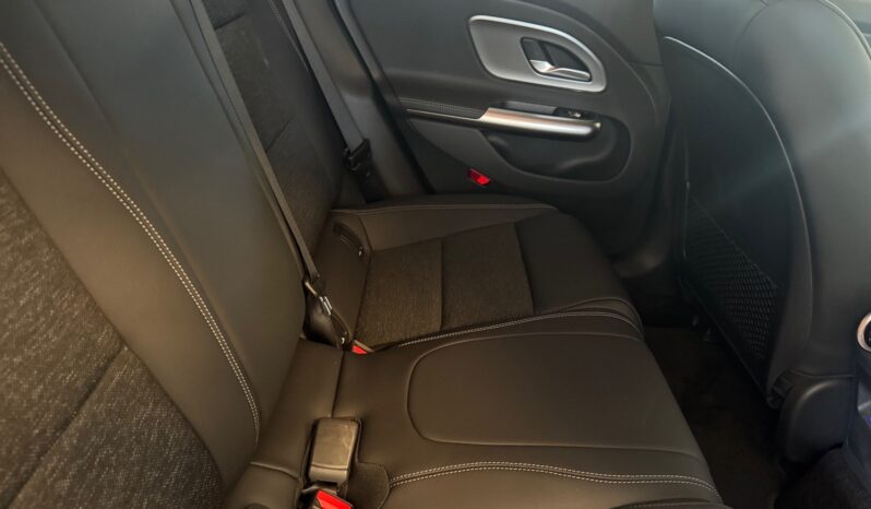 
								Mercedes-Benz CLA SB 200 full									