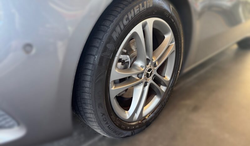 
								Mercedes-Benz Classe A 180 Progressive full									