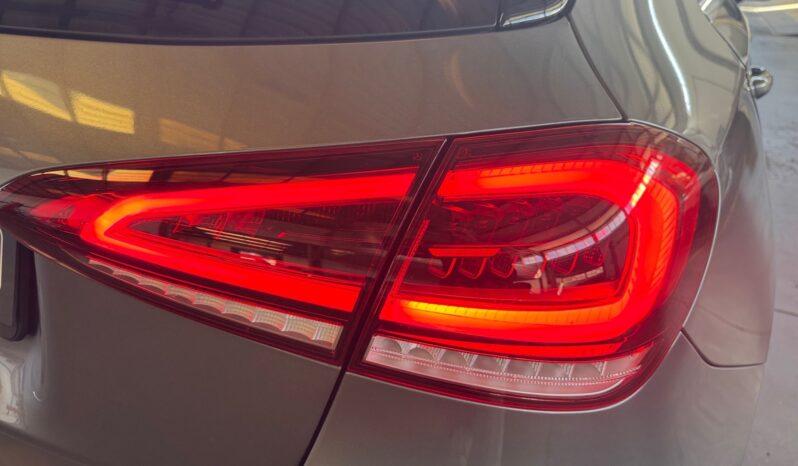 
								Mercedes-Benz Classe A 180 Progressive full									