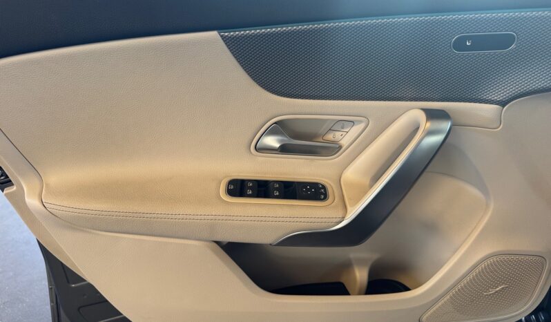 
								Mercedes-Benz Classe A 180 Progressive full									