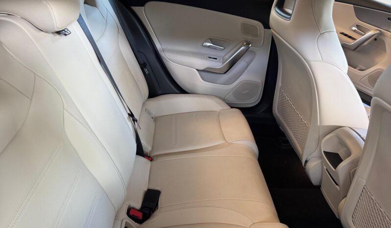 
								Mercedes-Benz Classe A 180 Progressive full									