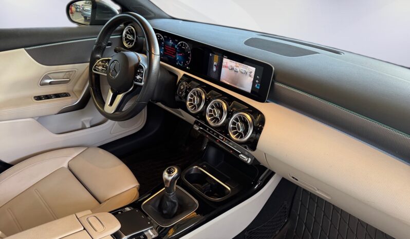 
								Mercedes-Benz Classe A 180 Progressive full									