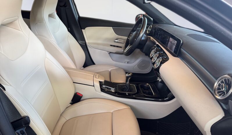 
								Mercedes-Benz Classe A 180 Progressive full									