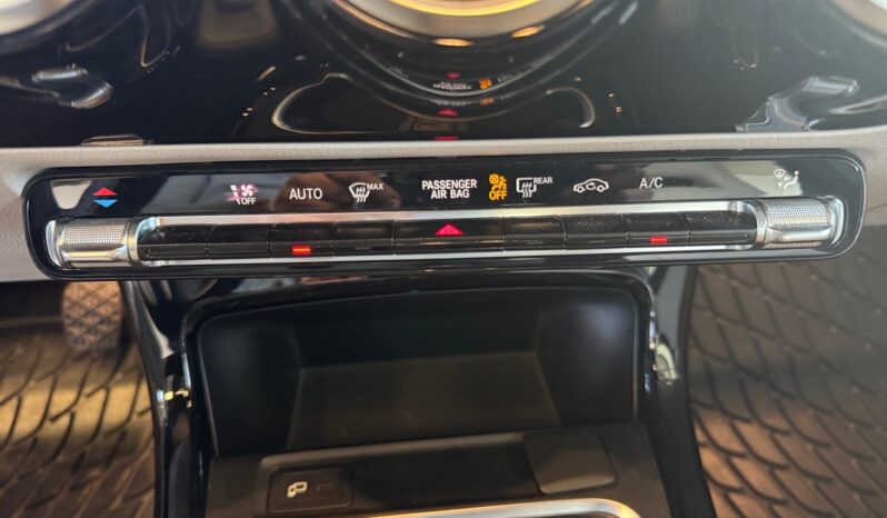 
								Mercedes-Benz Classe A 180 Progressive full									
